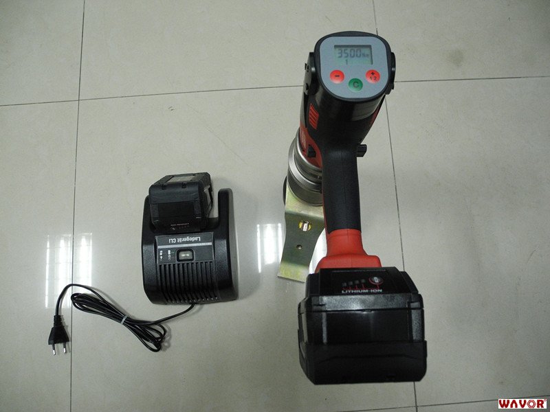 Battery torque wrench 